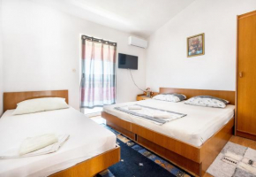 Apartment Bašić with Garage parking